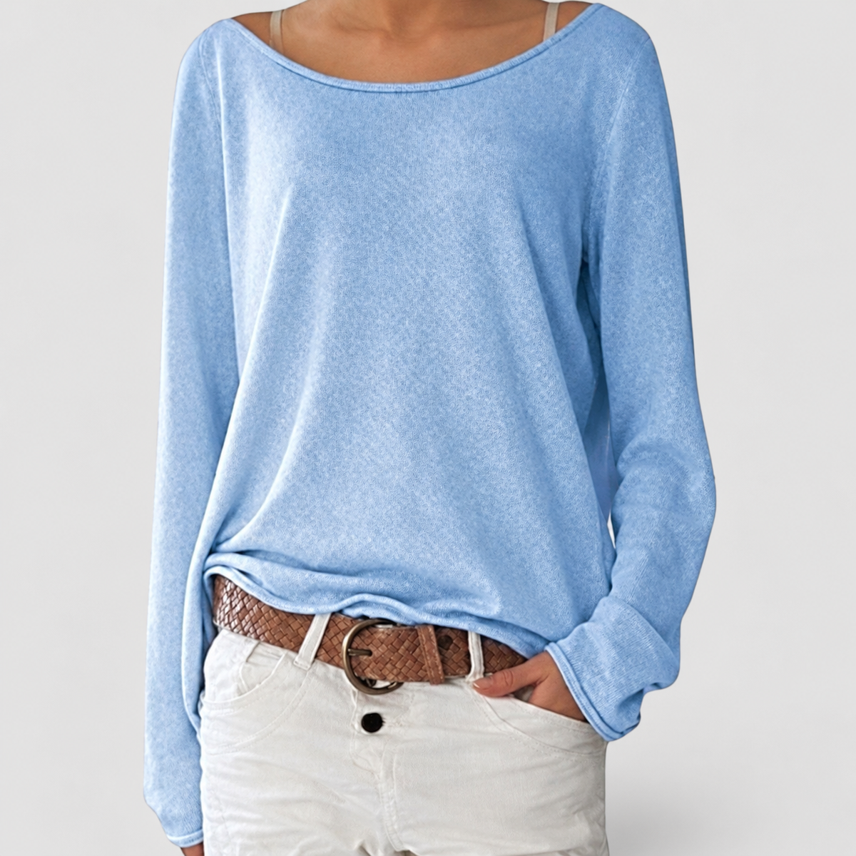 Aveline | Women’s Round-Neck Long-Sleeve Relaxed Top — product detail 2