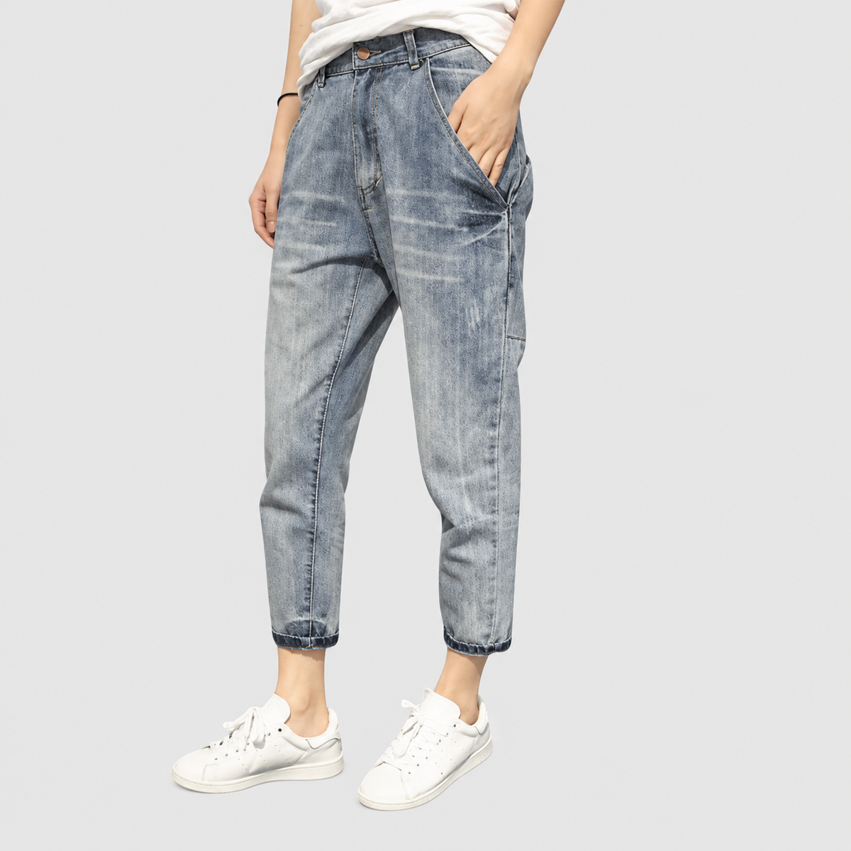 Carmina | Women’s Cropped Denim Cargo Pants — product detail 2